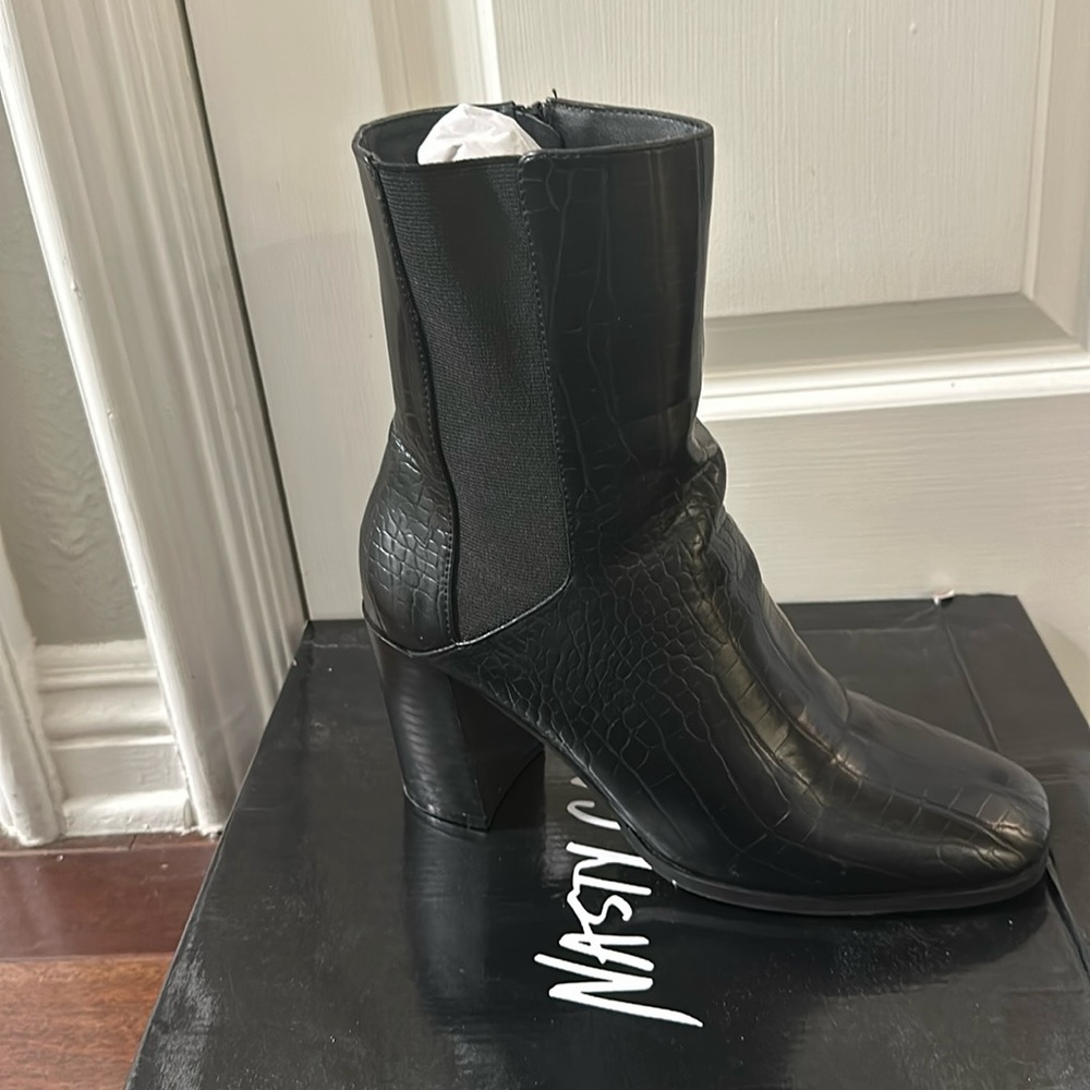 Nasty Gal High Rise Chelsea Black Croc size UK7